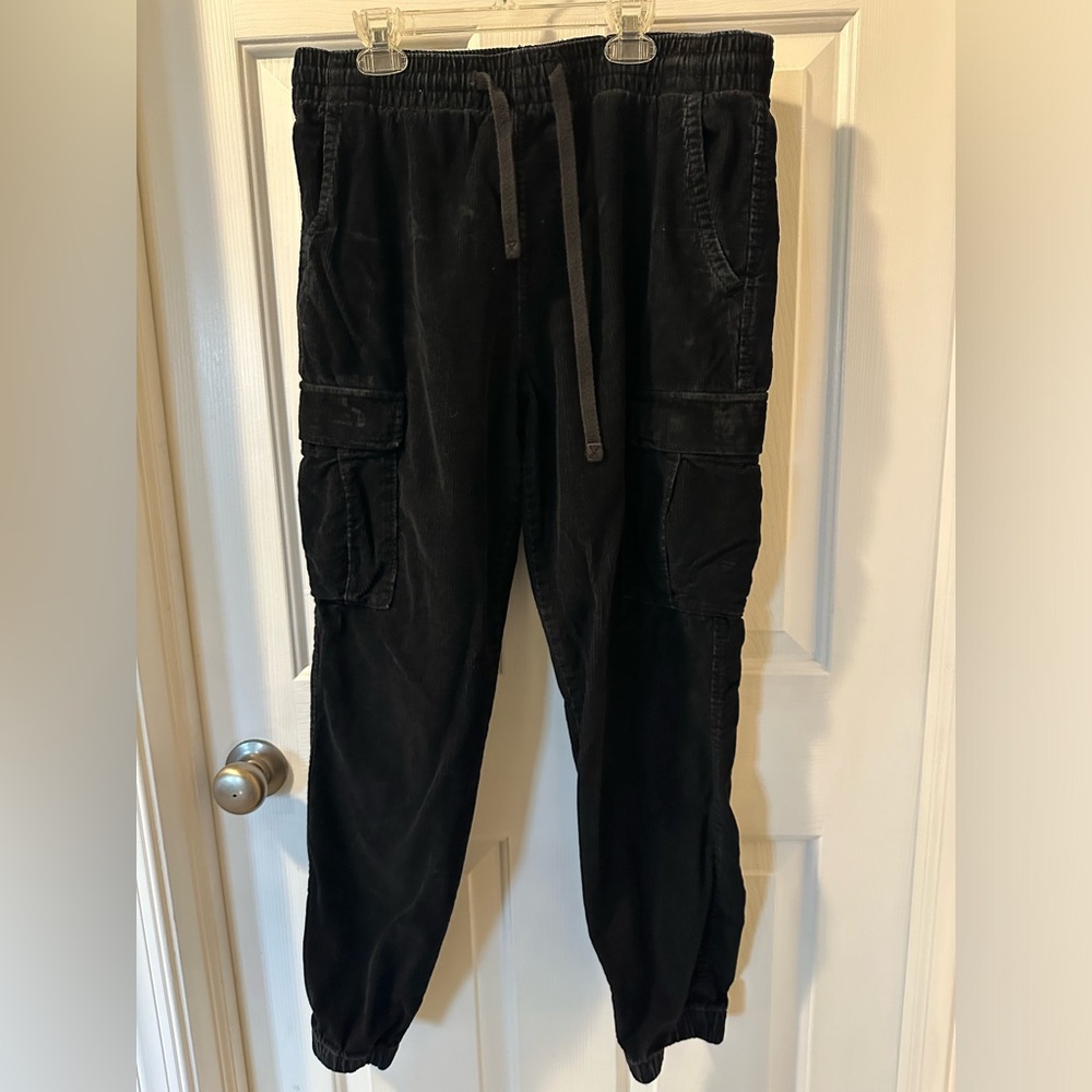 Aeropostale men’s cargo jogger, corduroy. Black, size M.